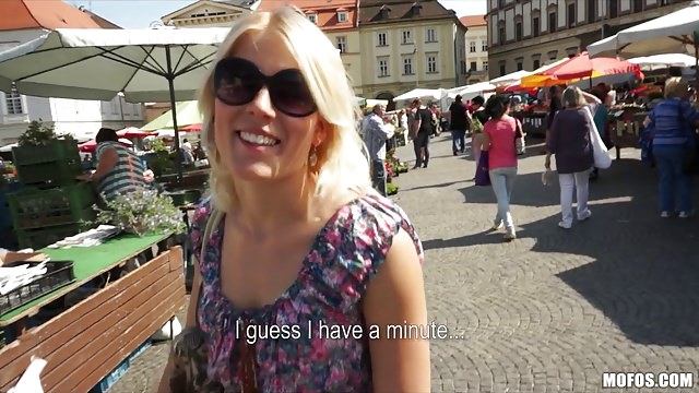 Public Pickups – Czech babe bounces her ass on big-dick
